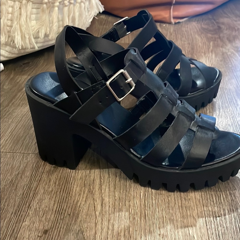 Stylish Black Strappy chunky Heeled Sandals
